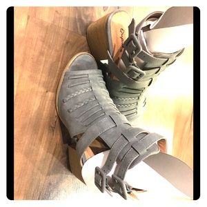 Qupid strappy 6.5 gray/grey 1.5 in heel shoes